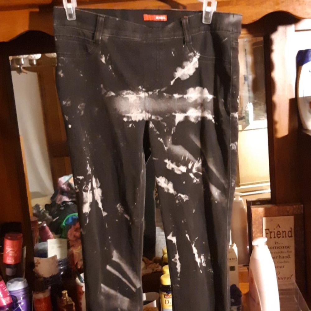 Black distressed pants